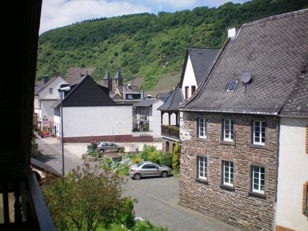 Mosel-Gastehaus Kirch Otel Ernst Oda fotoğraf