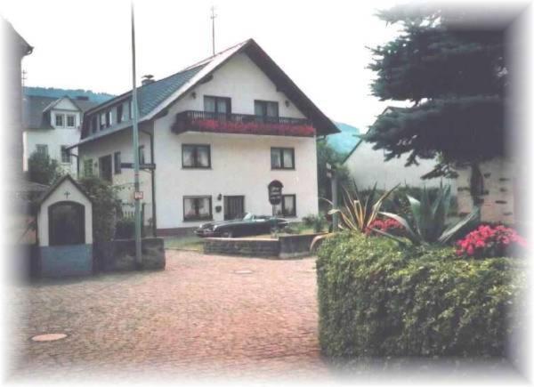 Mosel-Gastehaus Kirch Otel Ernst Dış mekan fotoğraf